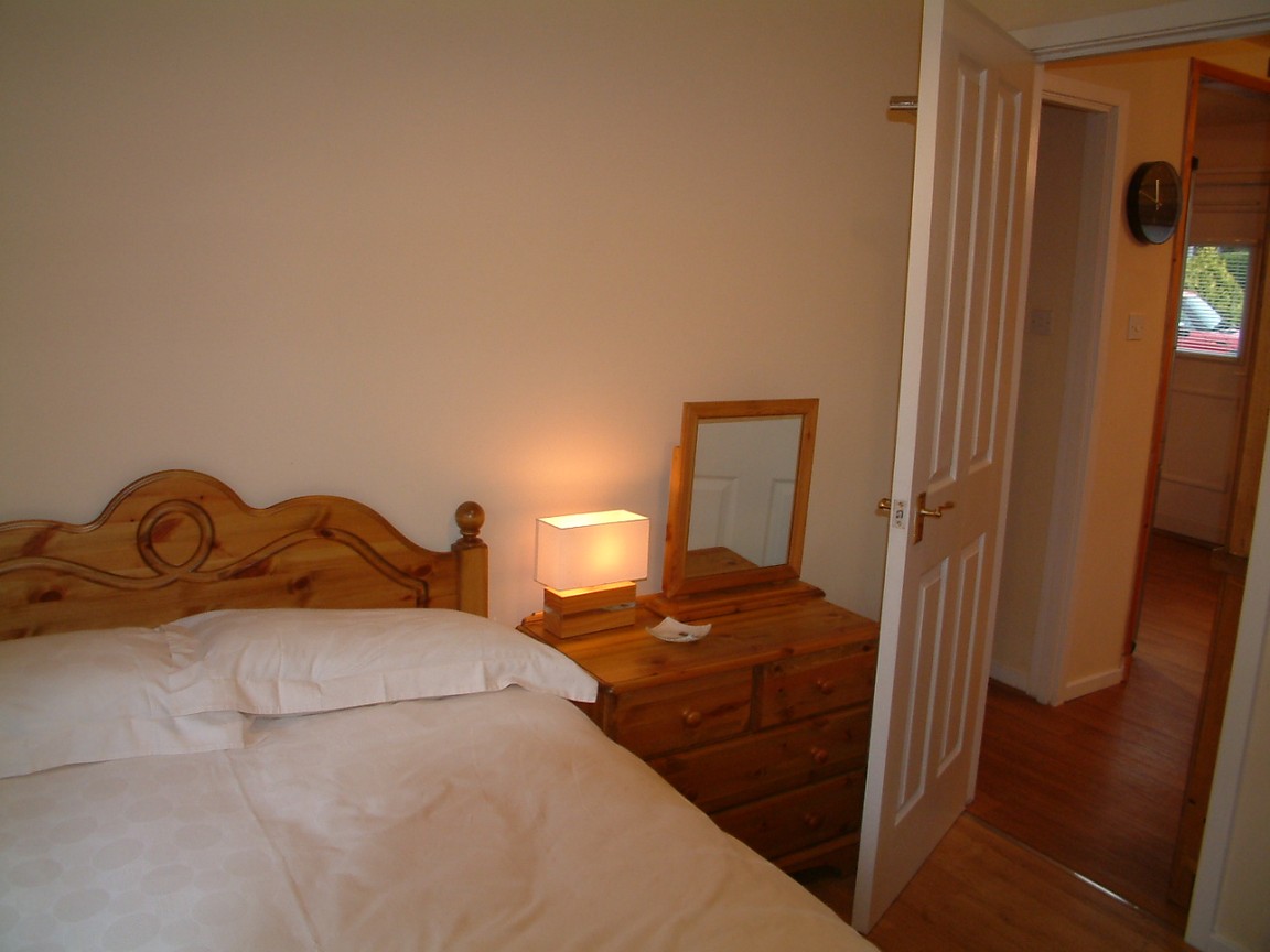 bed3linmore.jpg bed3linmore.jpg