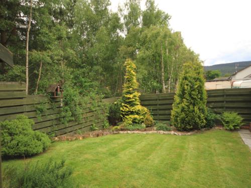 garden_linmore.jpg garden_linmore.jpg