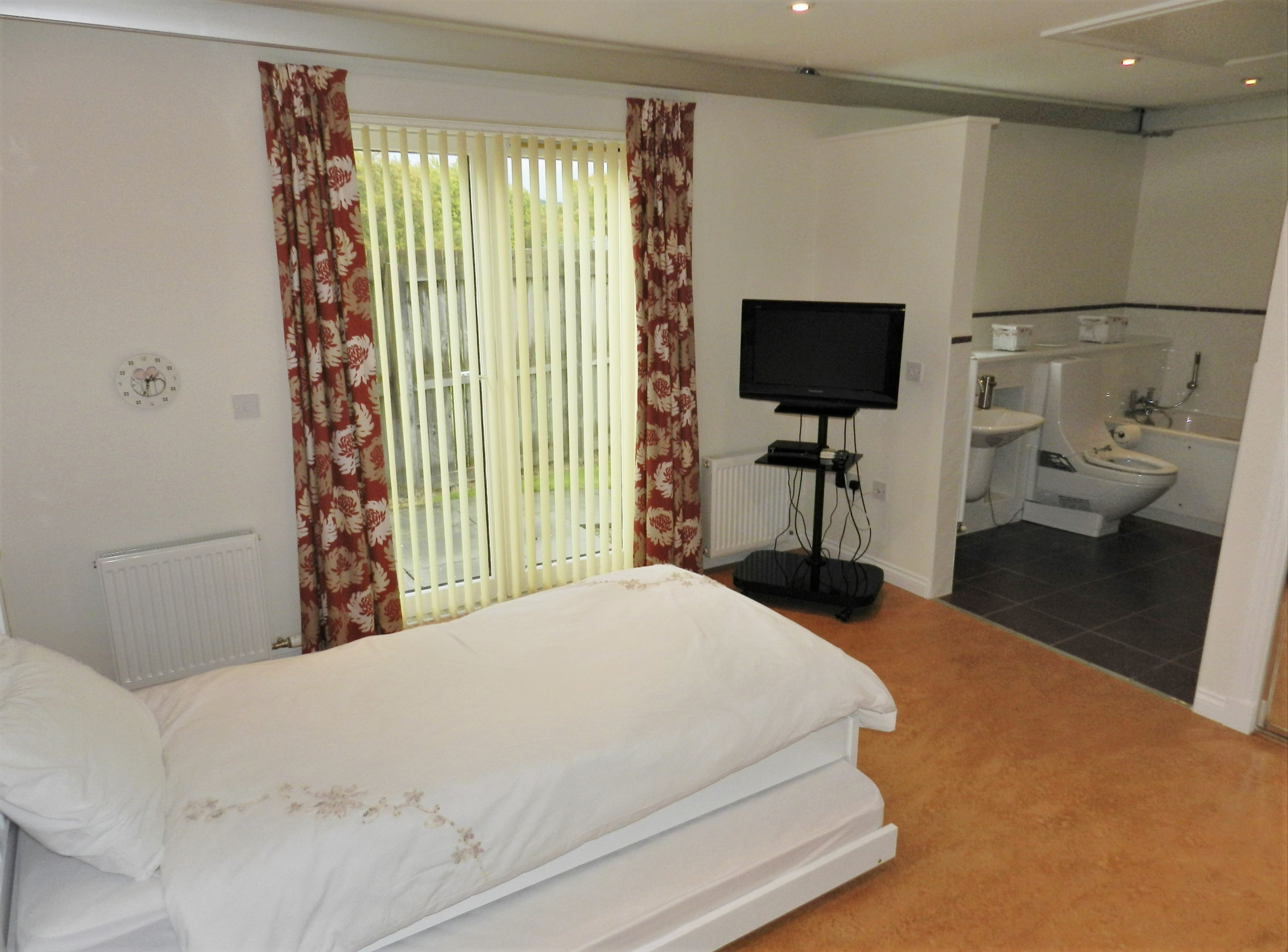 coopercourt_bed2.jpg coopercourt_bed2.jpg