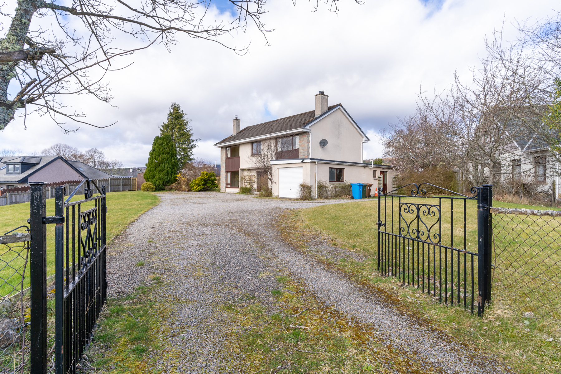 Church of Scotland Manse, 4/5 bedroom house for sale in Grantown on